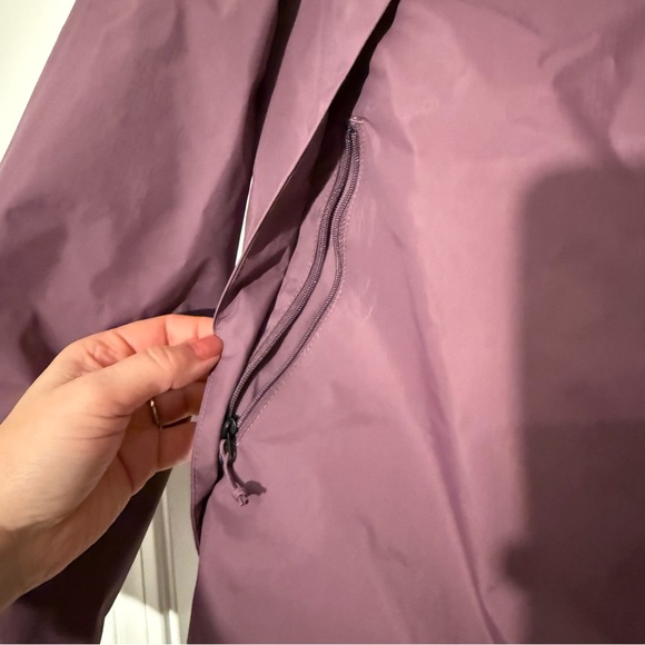 The North Face Women’s Midnight Mauve Antora Jacket M - Picture 8 of 11